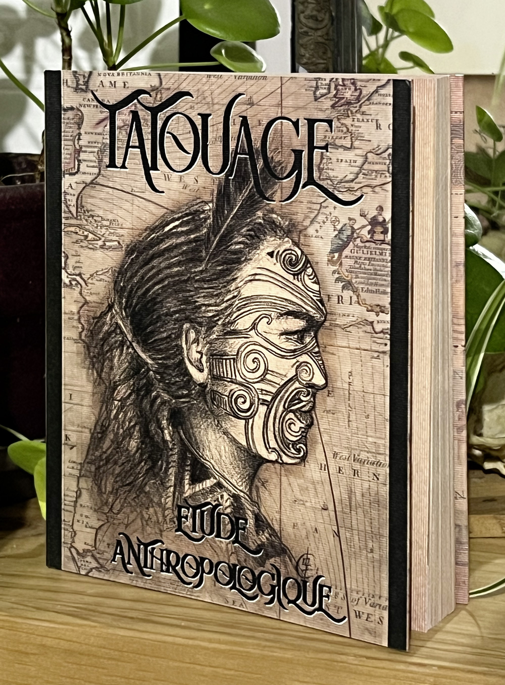 Livre « Tatouage, étude anthropologique », de Laurence Bar, illustratrice, tatoueuse et auteure.