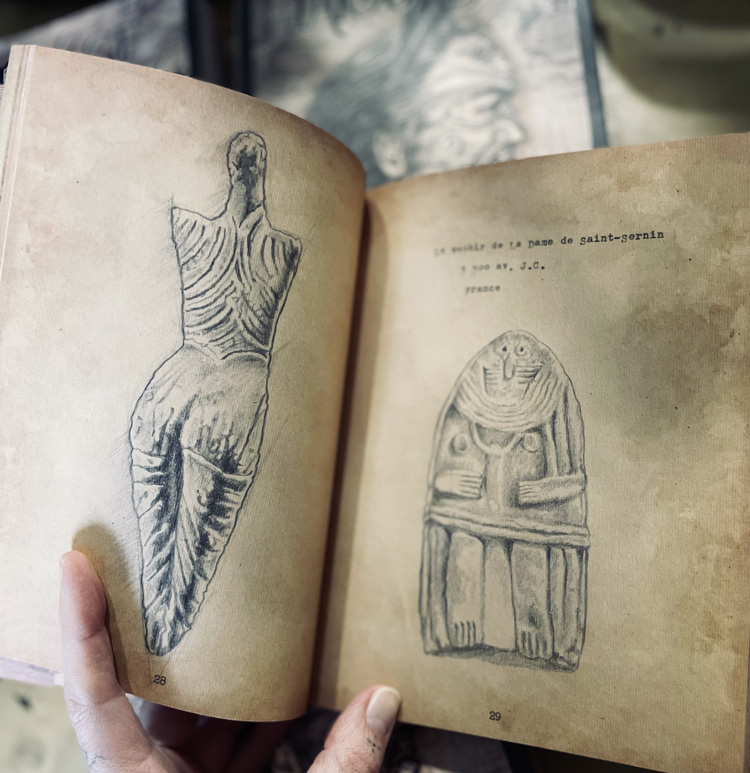 Double pages du livre « Tatouage, étude anthropologique », de Laurence Bar, illustratrice, tatoueuse et auteure.